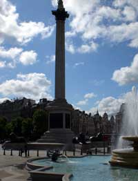 Trafalgar-square-la-tour-Nelson