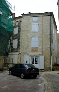 La place de l'église avec son épicerie (Avril 2017)