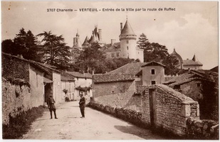 Entrée de la ville par la route de Ruffec