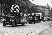 1932, les nazis autrichiens paradent dans Vienne © AEIOU
