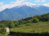 Le Canigou est omniprésent et encore enneigé.