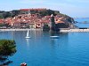 Le port de Collioure bloti autour de l'église Notre-Dame-des-Anges.