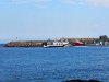 Quelques bateaux de pêche animent le port.