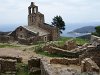 L'èglise Sant-Helena est entouré de l'ancien village Santa-Creu de Rodes.