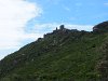 Le château de Verdera domine le monastère.