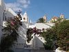 Village de marbre et fleuri de Pyrgos.