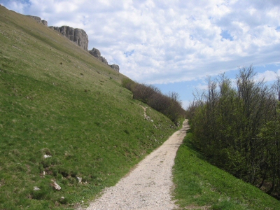 Le sentier de départ sur la droite