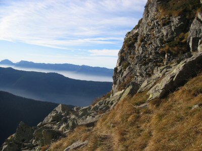 Le chemin entre l'aup bernard et le Vay