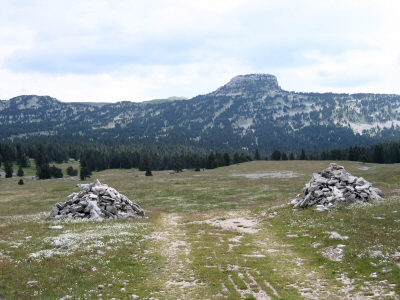 Les cairns de la clairière de la Grande Cabane