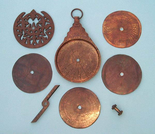Astrolabe en pièces détachées