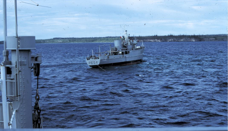 Déséchouage de la Bayonnaise dans l’ile de Mare en Nouvelle Calédonie en août 1975