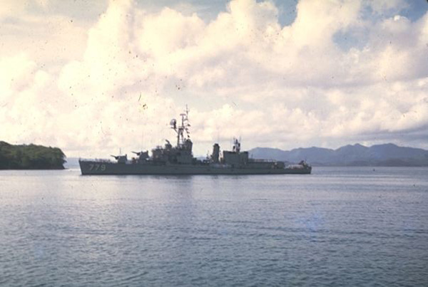 Destroyer USS Douglas H. Fox de l'US Navy
