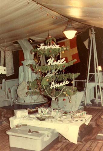 Noel 1967 avec le sapin et les cadeaux