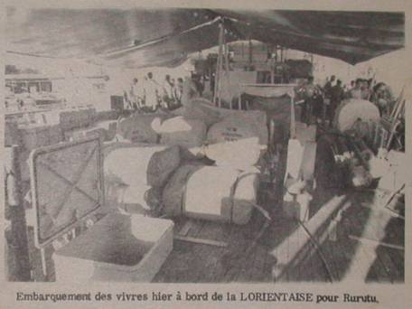 Embarquement des vivres à bord de la Lorientaise pour Rurutu