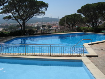 The swimming pool - click on the image to increase it 