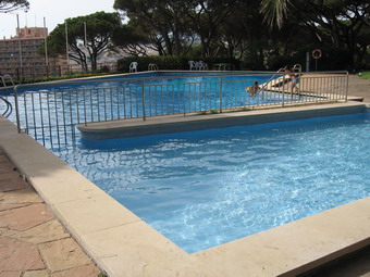 The swimming pool - click on the image to increase it 