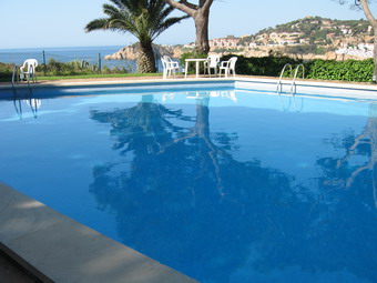 The swimming pool - click on the image to increase it 