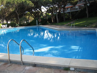 The swimming pool - click on the image to increase it 