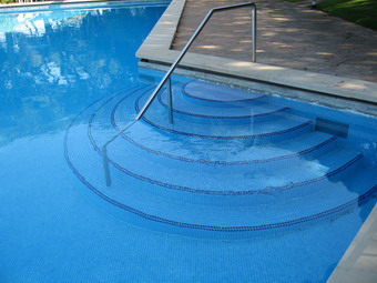 The swimming pool - click on the image to increase it 