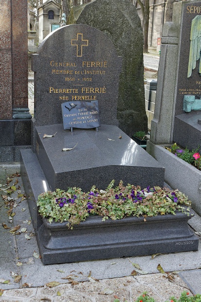 Père-Lachaise division 89 la tombe de Gustave Ferrié