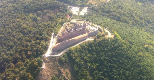 Une forteresse sur la rive du Danube