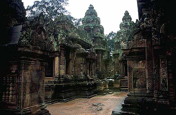 Banteay Srei sous la pluie