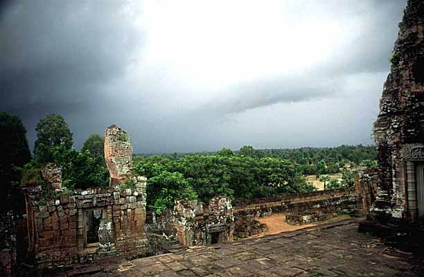 La pluie arrive sur le Mebon oriental