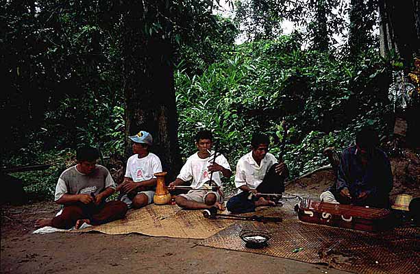 Musiciens handicapés au Banteay Srei