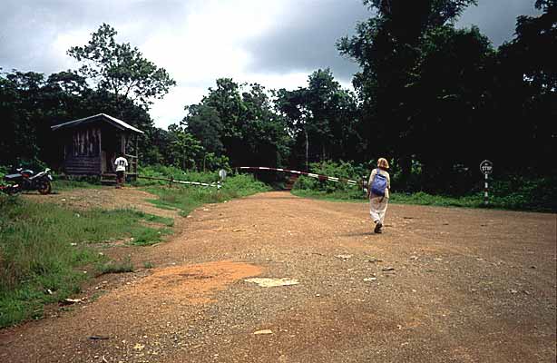 Le poste frontière laotien, à Veunkham