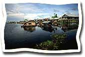 Village sur le Tonle Sap, entre Battambang et  Siem Reap