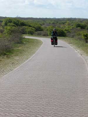 on route through the dunes isa